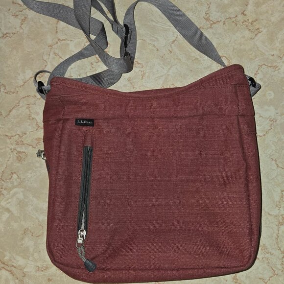 L L Bean Biundless Expandable Crossbody Burgundy - Picture 1 of 3